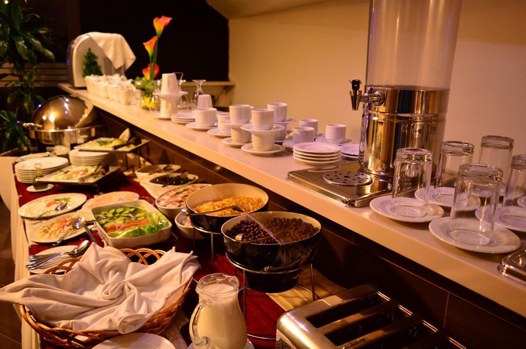 Nadine Hotel Suites Amman Bagian luar foto