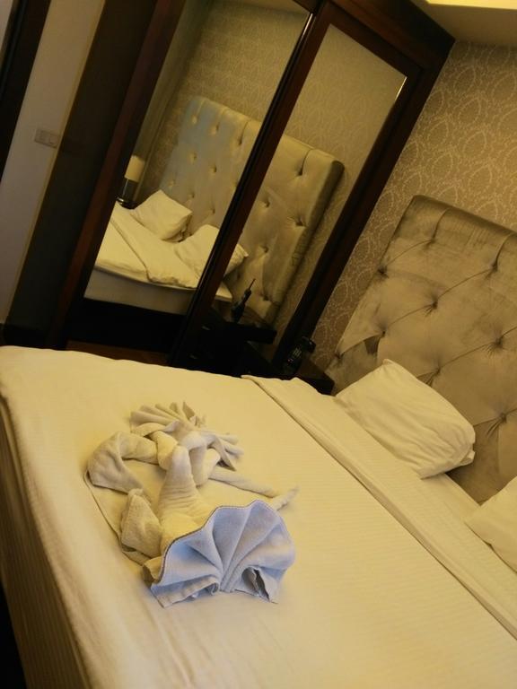 Nadine Hotel Suites Amman Bagian luar foto