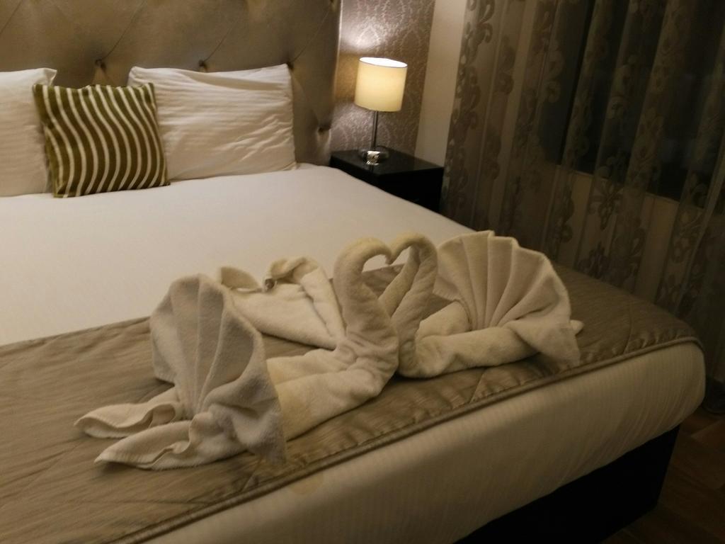 Nadine Hotel Suites Amman Bagian luar foto