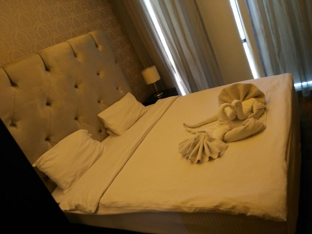 Nadine Hotel Suites Amman Bagian luar foto