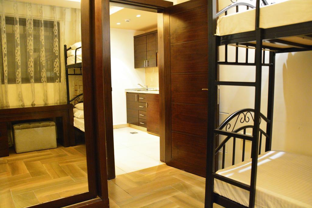 Nadine Hotel Suites Amman Bagian luar foto