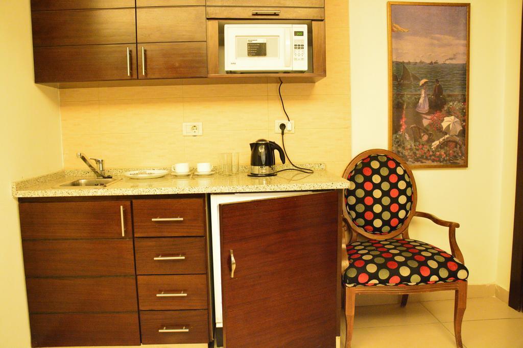 Nadine Hotel Suites Amman Bagian luar foto