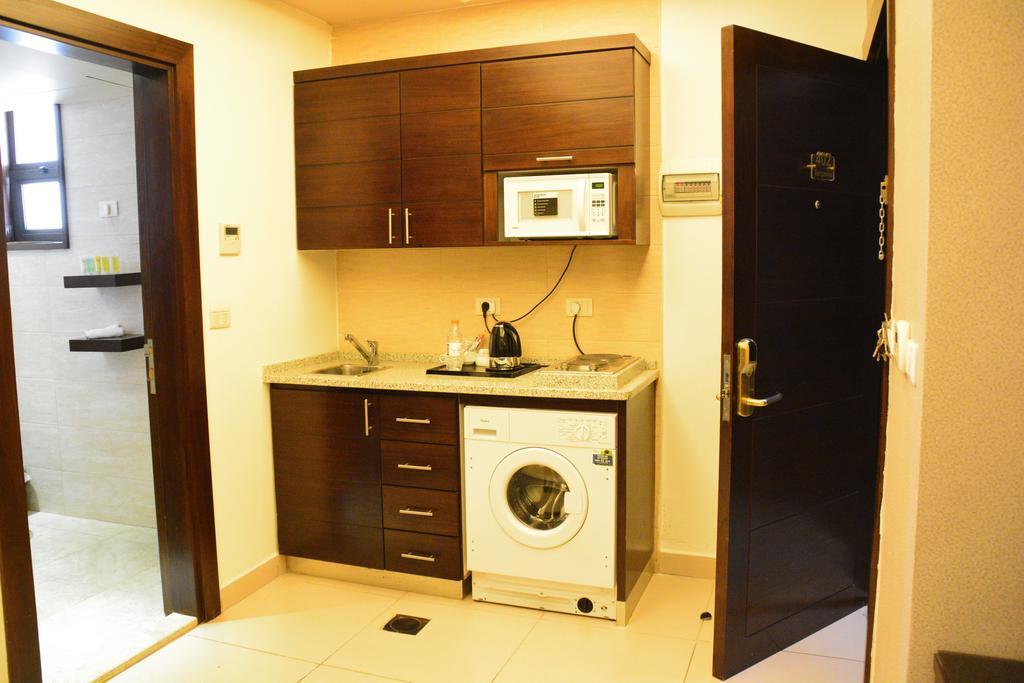 Nadine Hotel Suites Amman Bagian luar foto