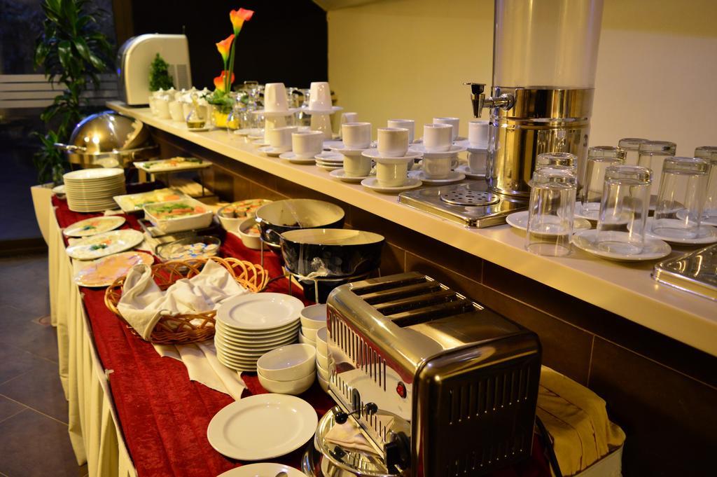 Nadine Hotel Suites Amman Bagian luar foto