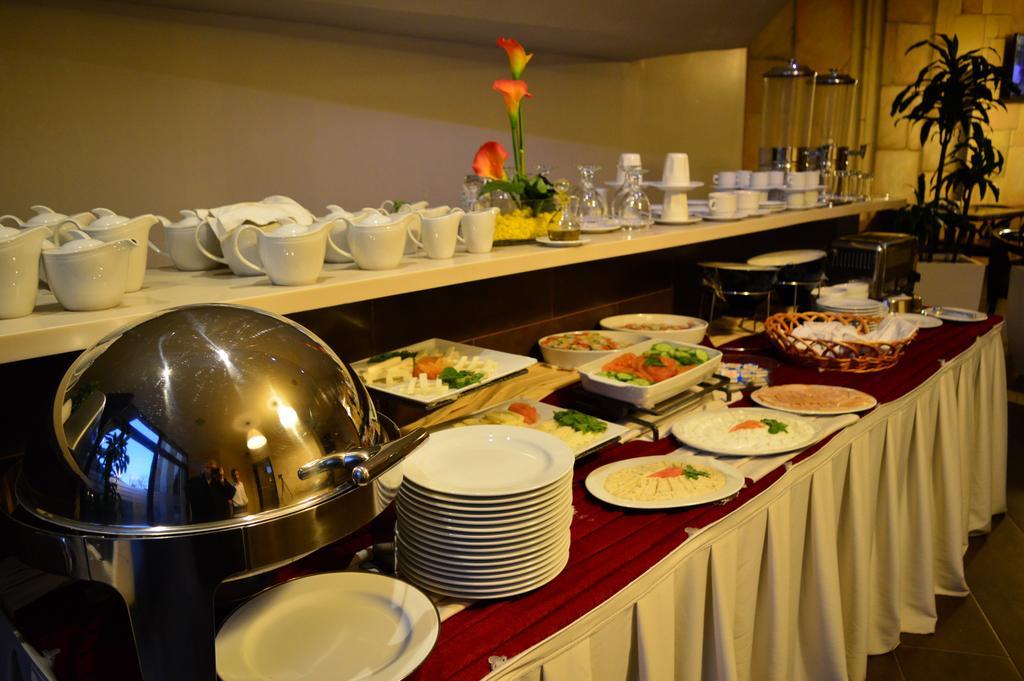 Nadine Hotel Suites Amman Bagian luar foto