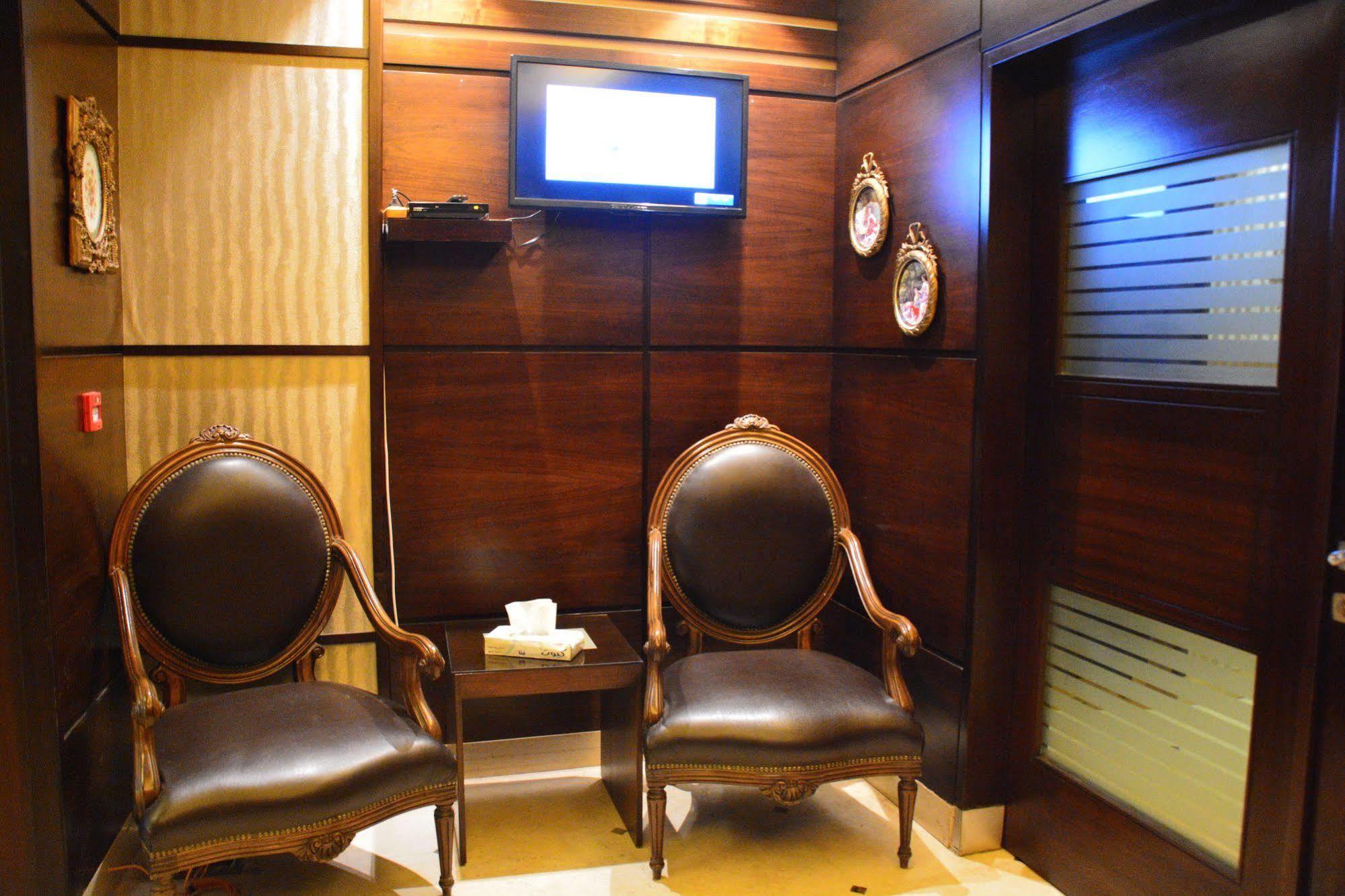 Nadine Hotel Suites Amman Bagian luar foto