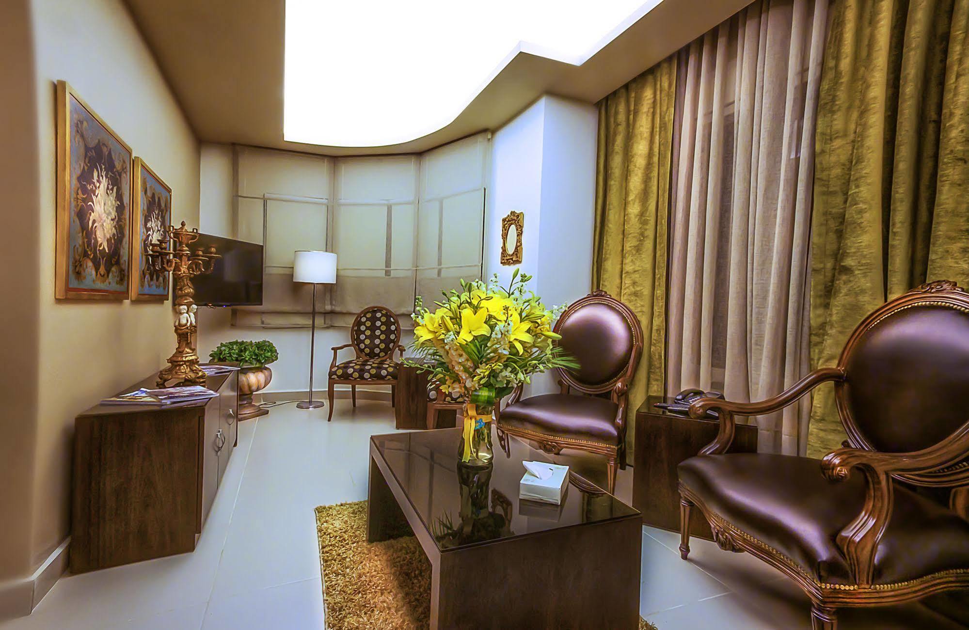 Nadine Hotel Suites Amman Bagian luar foto