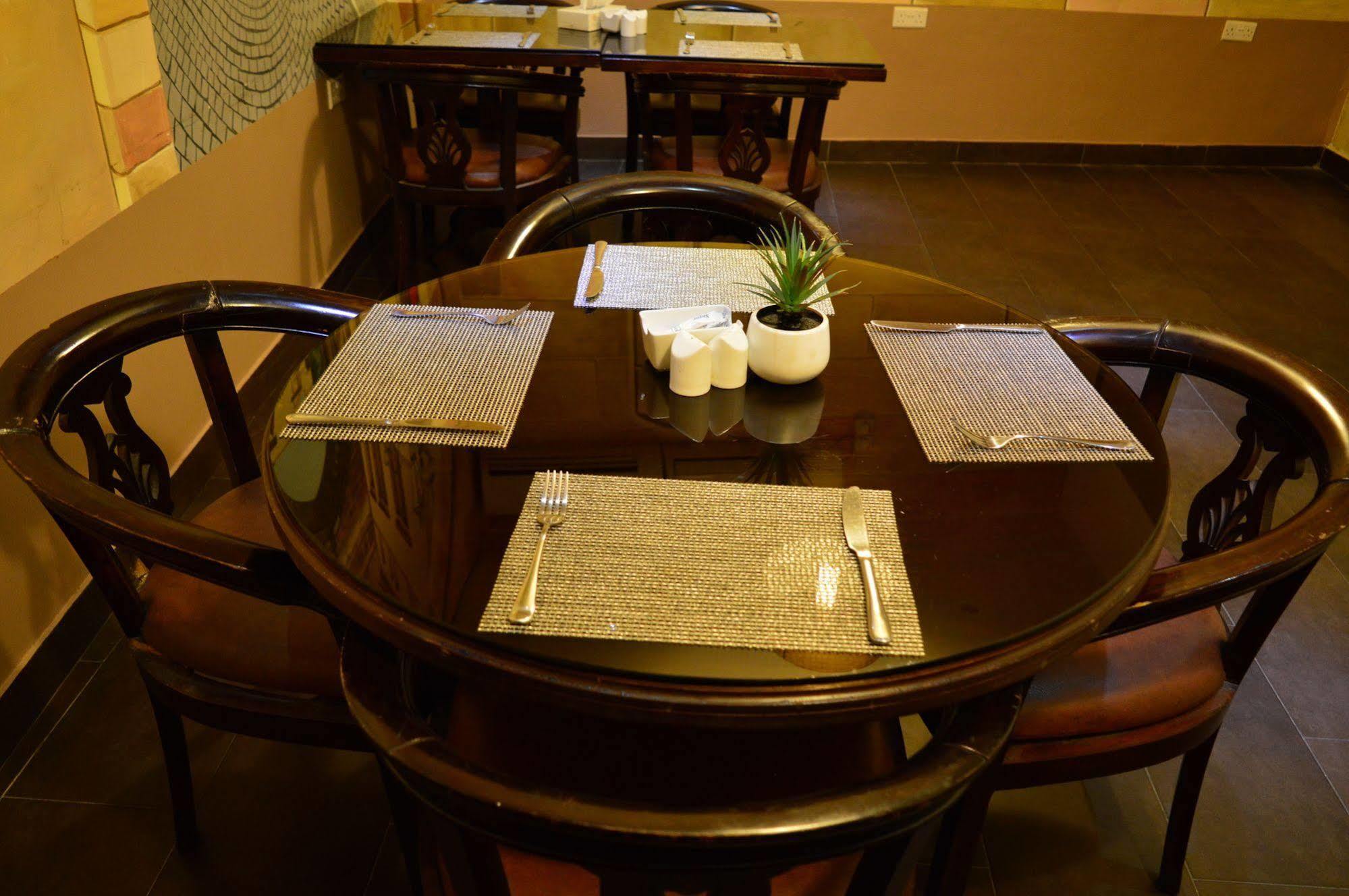 Nadine Hotel Suites Amman Bagian luar foto
