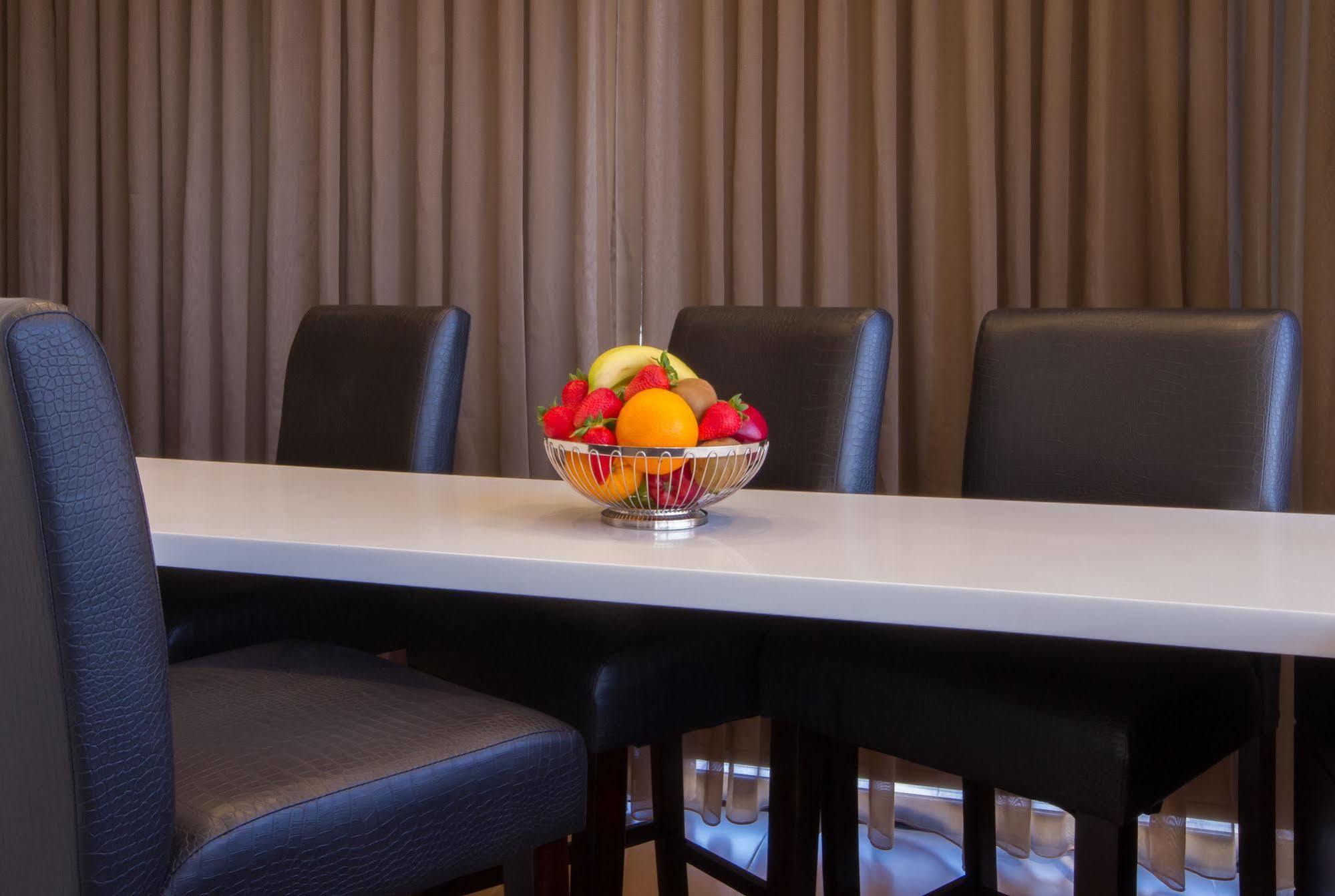 Nadine Hotel Suites Amman Bagian luar foto