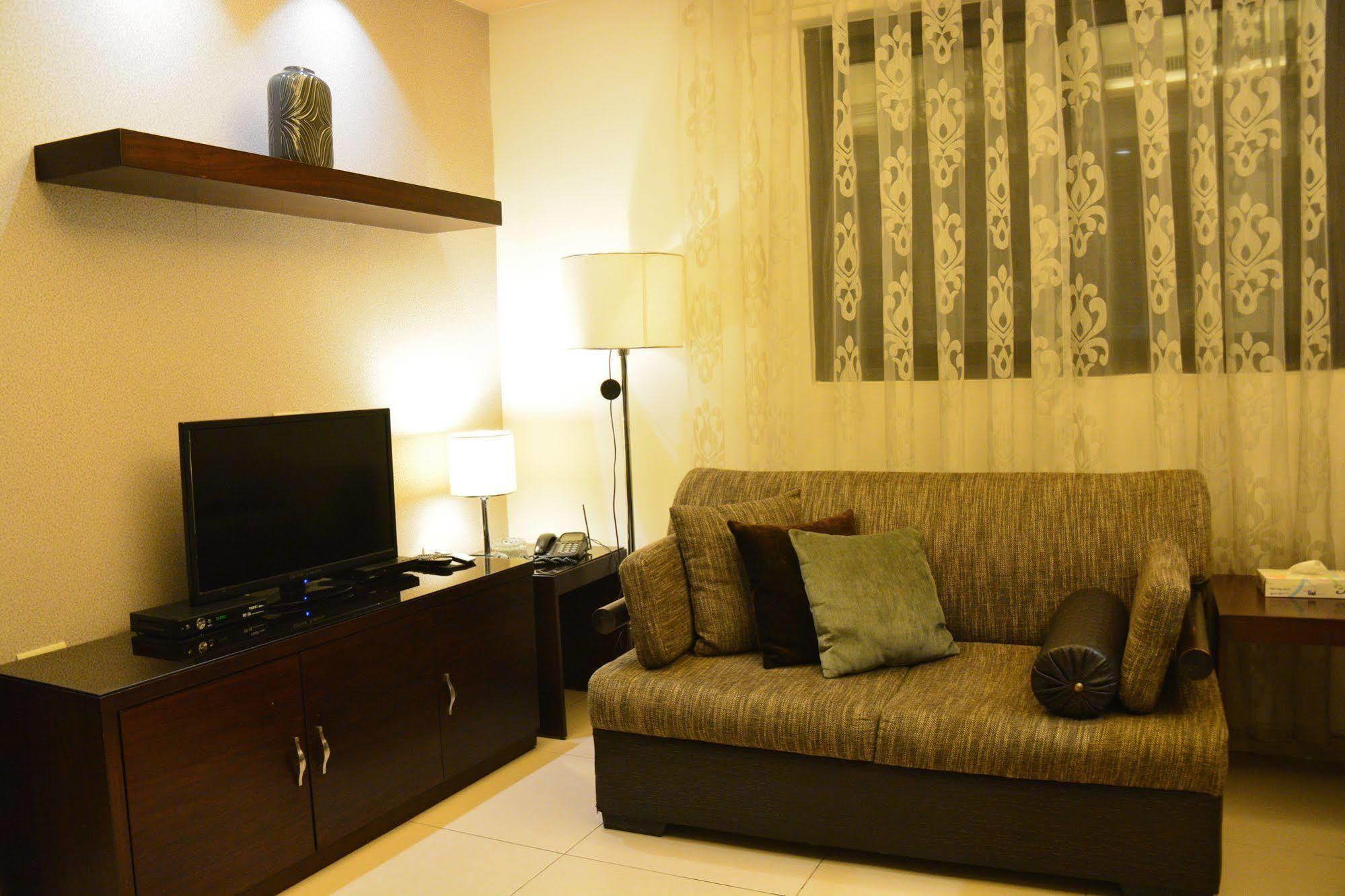 Nadine Hotel Suites Amman Bagian luar foto