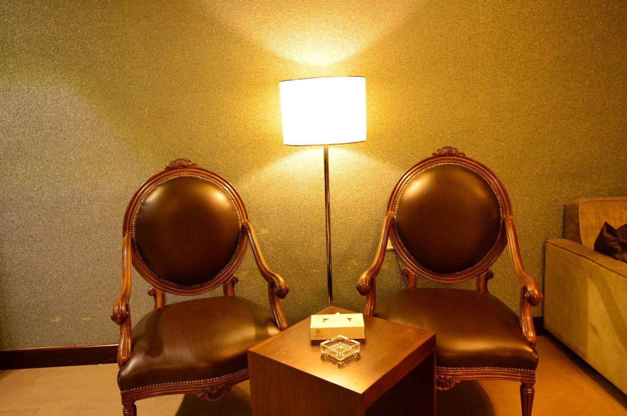 Nadine Hotel Suites Amman Bagian luar foto