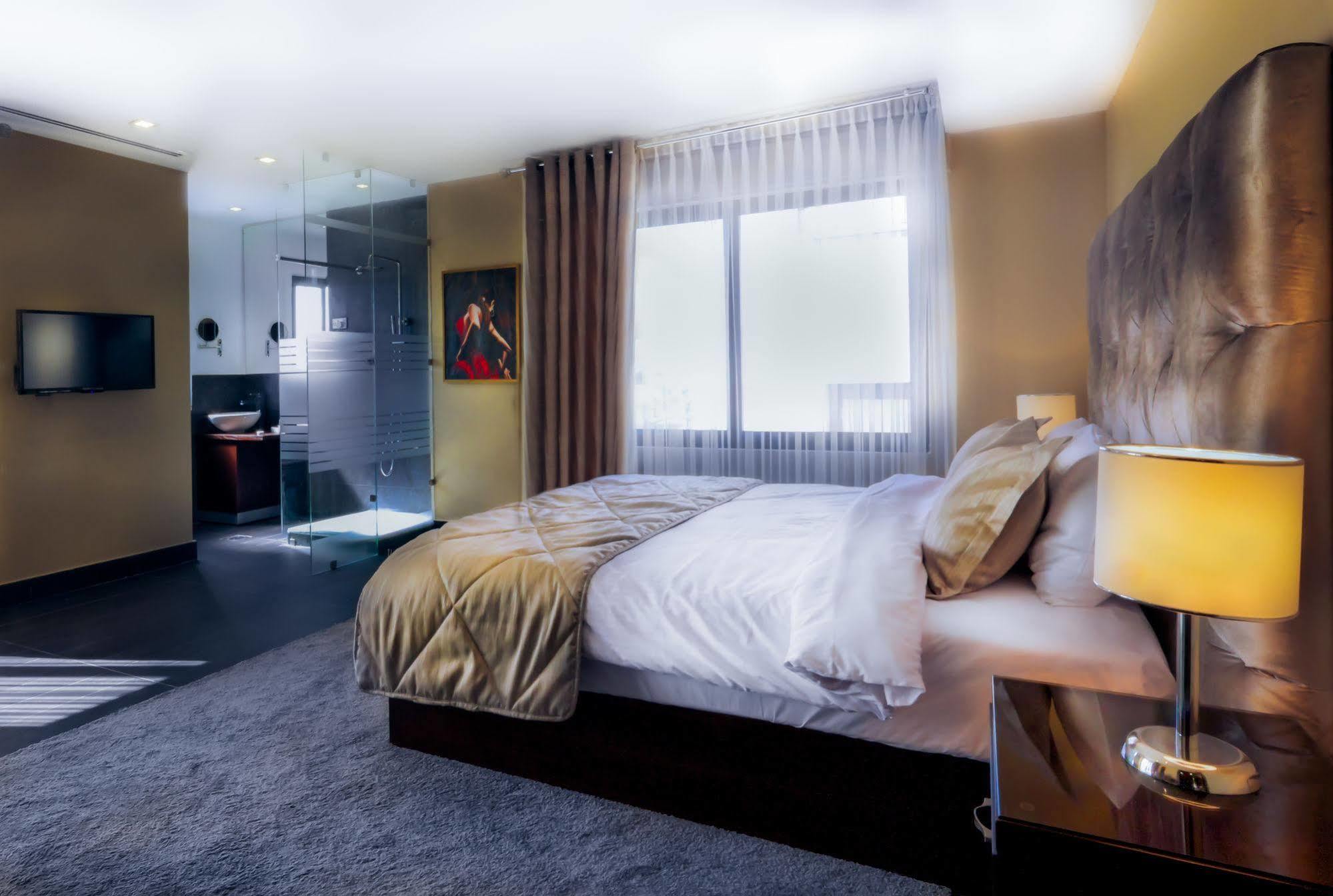 Nadine Hotel Suites Amman Bagian luar foto