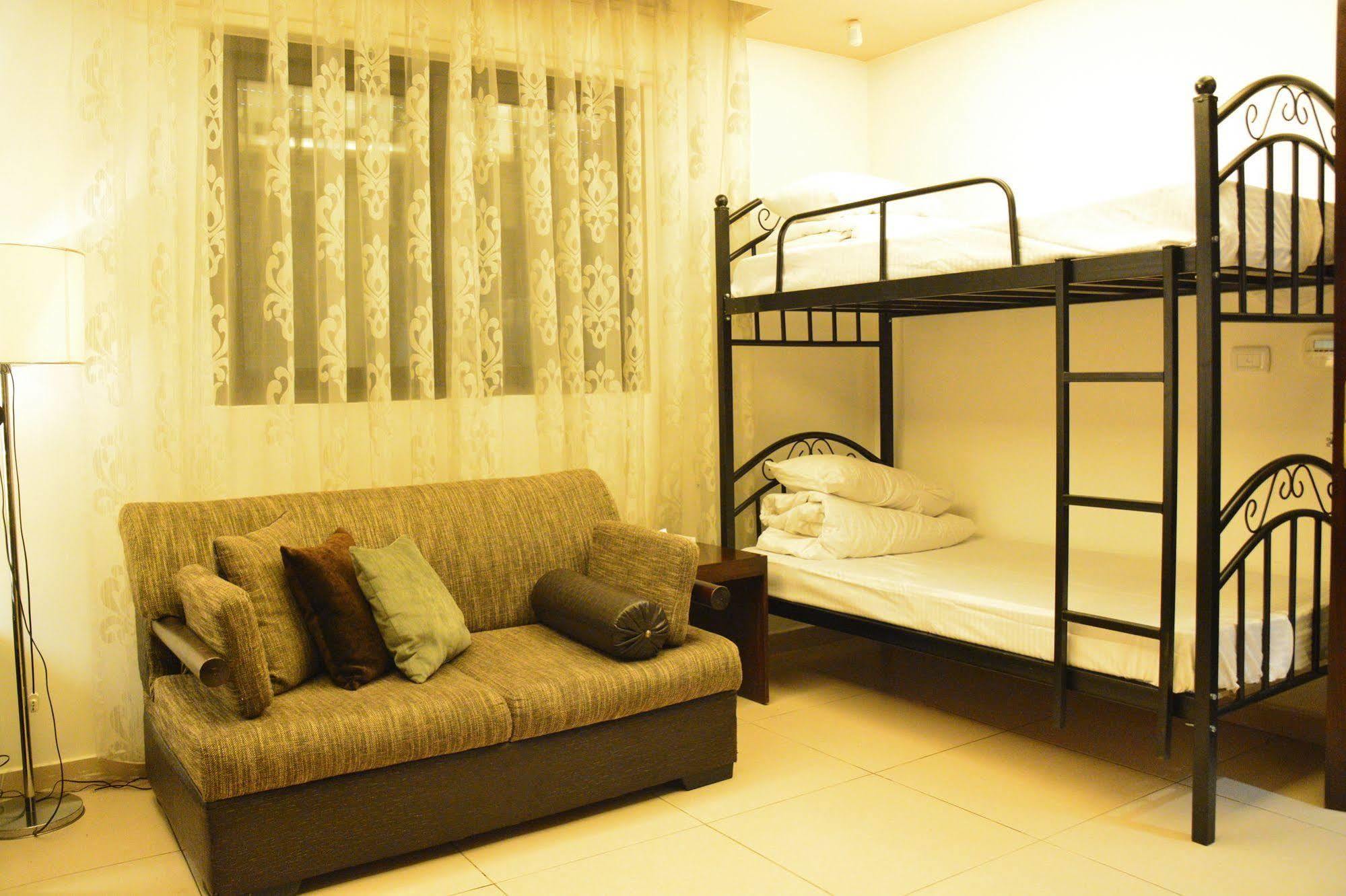 Nadine Hotel Suites Amman Bagian luar foto
