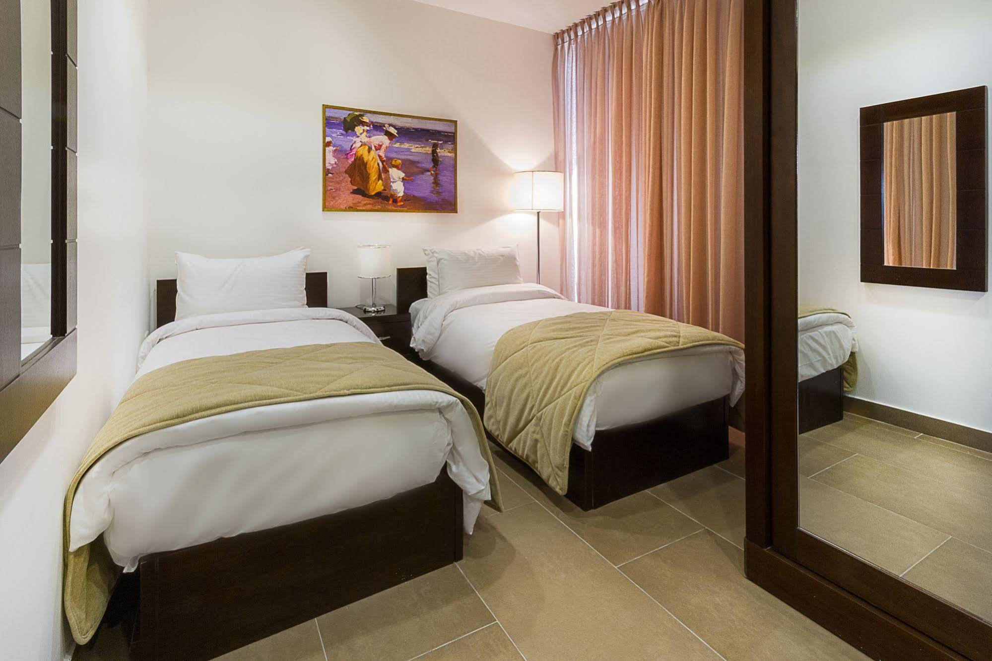 Nadine Hotel Suites Amman Bagian luar foto