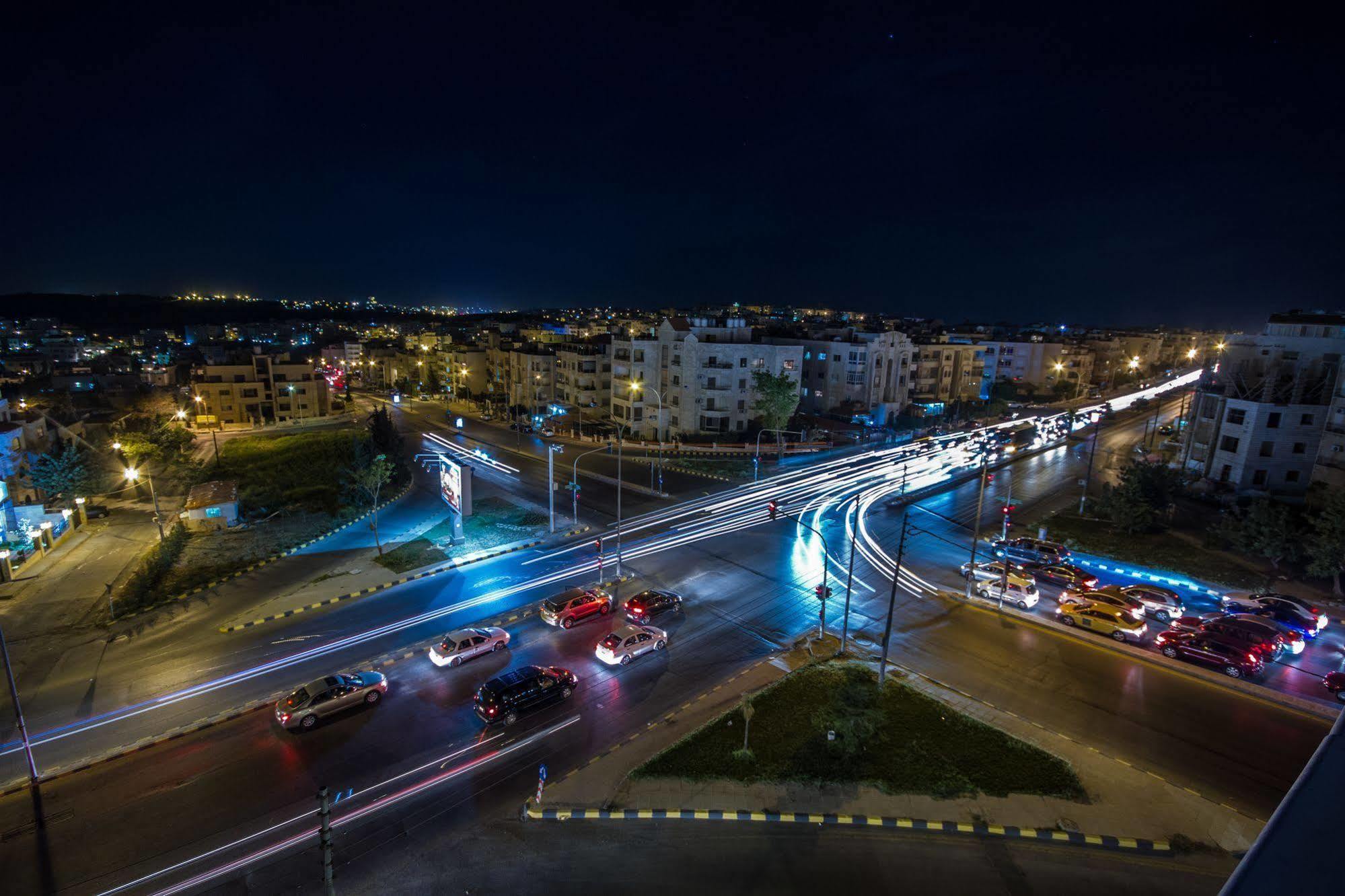 Nadine Hotel Suites Amman Bagian luar foto