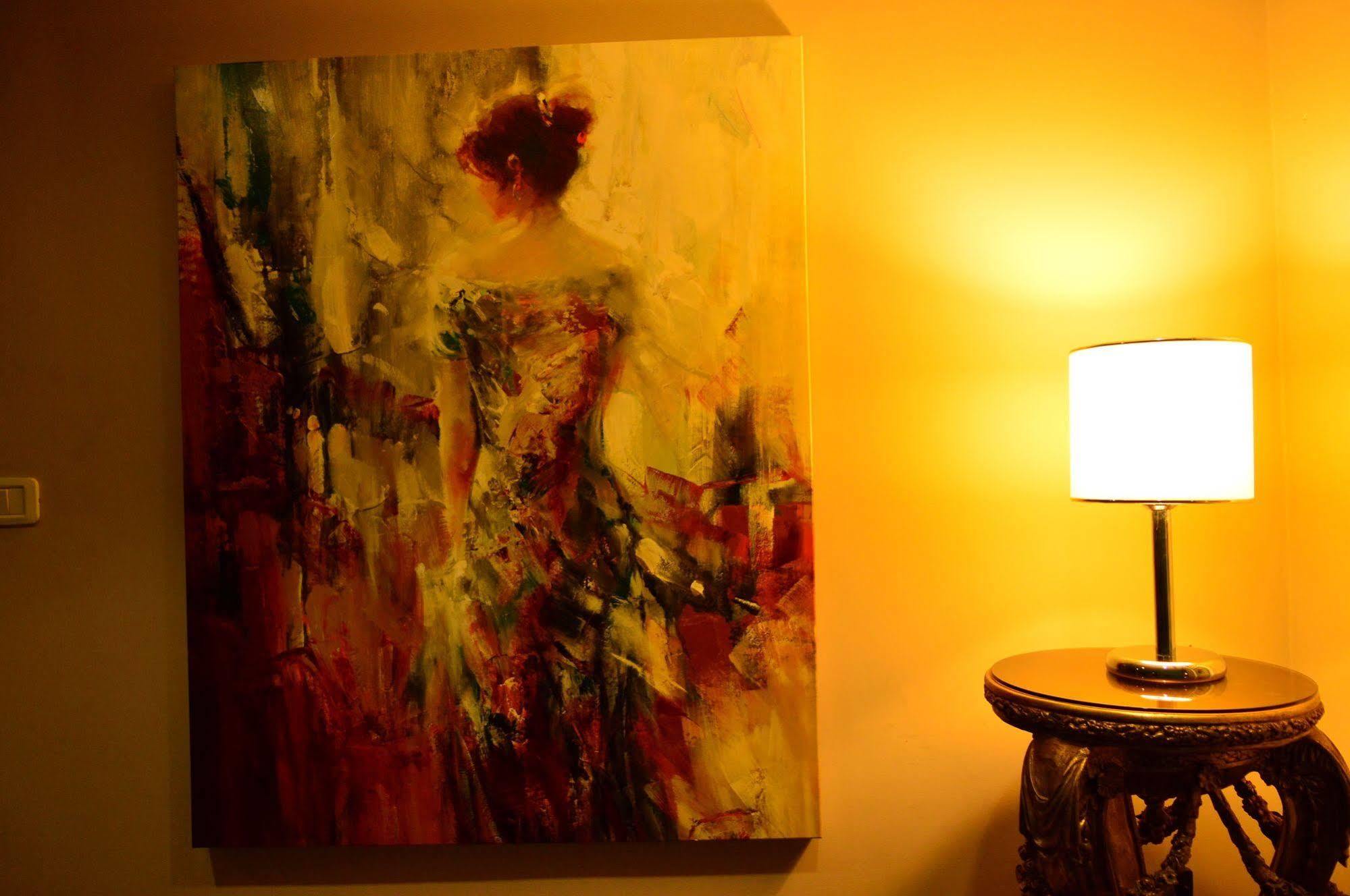 Nadine Hotel Suites Amman Bagian luar foto