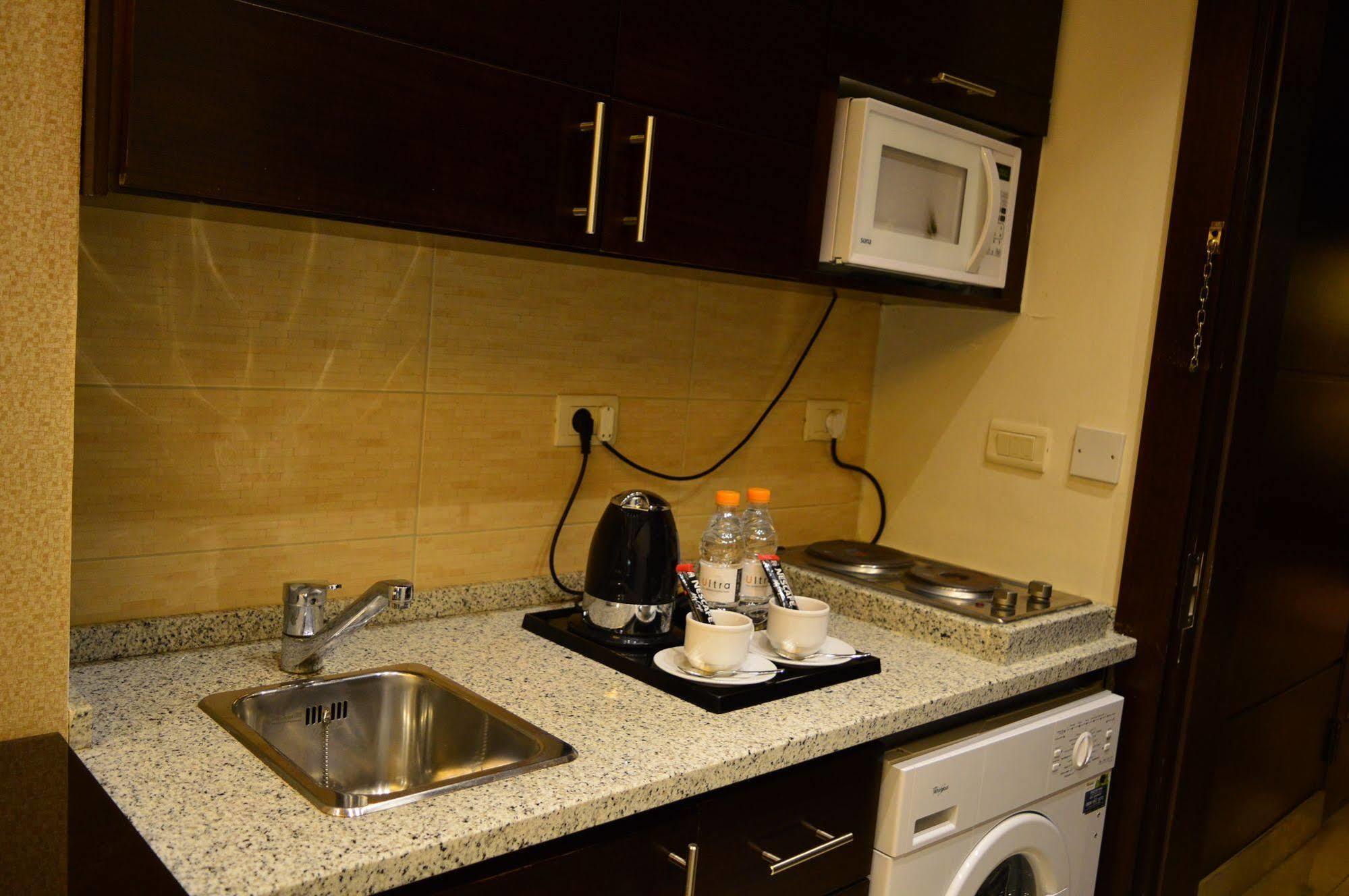 Nadine Hotel Suites Amman Bagian luar foto