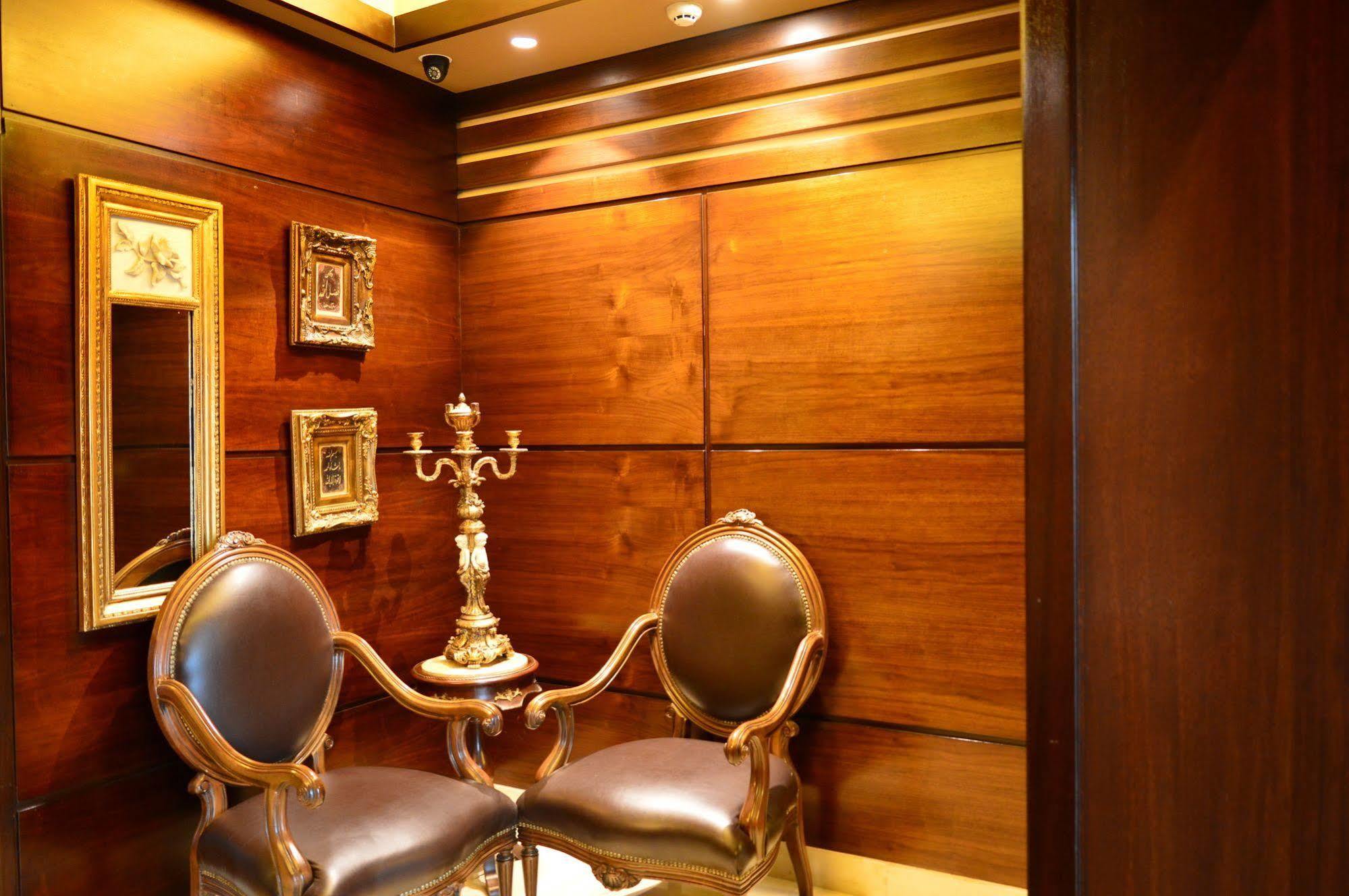 Nadine Hotel Suites Amman Bagian luar foto